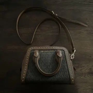 MICHAEL KORS 스터드 장식 숄더백 핸드백