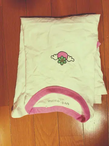 유니클로 야자와 아이 고친조 이야기 해피 베리 M 사이즈