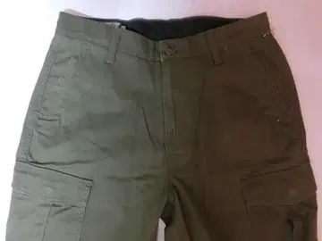 볼컴 [VOLCOM] 심플 단색 그린 카고 하프 팬츠 30인치