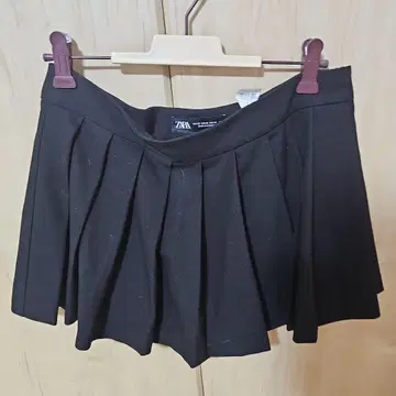 ZARA 블랙 플리츠 스커트 XS