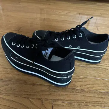 CONVERSE 블랙 통굽 스니커즈