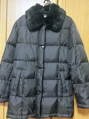퍼 달린 블랙 다운 자켓 미사용 새상품