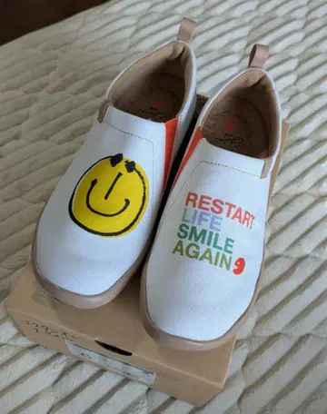 에스타시온 Esticion 화이트 슬립온 스마일 23cm