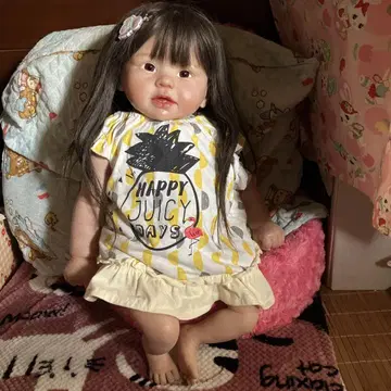 머리카락이 긴 리본 인형