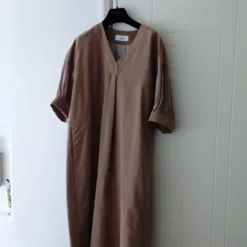 모라비토.MORABITO.브라운 V넥 반팔 원피스
