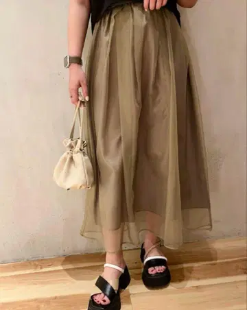 [새상품급] 엘렌딕 오간자 턱 볼륨 스커트 카키 플레어