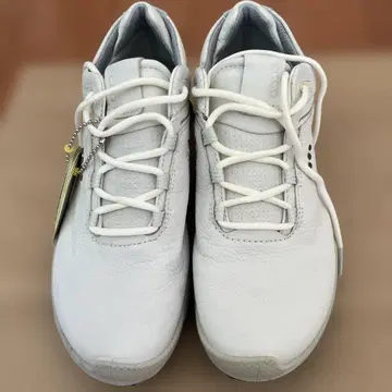 ecco biom 화이트 스파이크 슈즈