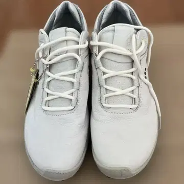 새상품 ecco biom 화이트 스파이크 슈즈