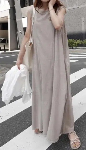 절개 디자인 슬리브리스 롱 원피스 그레이지