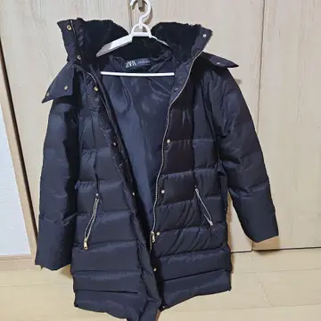 ZARA 후드 부착 블랙 다운 자켓 S