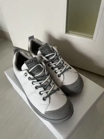 [ 새상품 미사용 ] Mal.레레레님 램 가죽 스니커즈 화이트 23cm