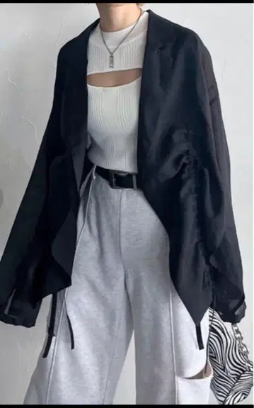 새상품 PAGEBOY 드로스트 시어 자켓 CORE