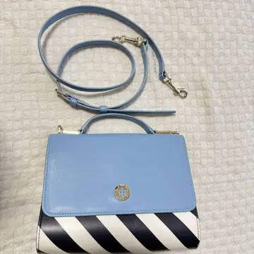 TOMMY HILFIGER 스카이블루와 스트라이프 숄더백 3way