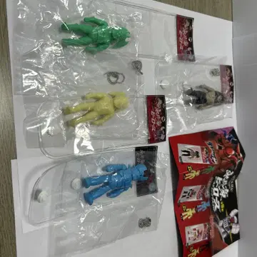 피규어 4개 세트 체인 포함