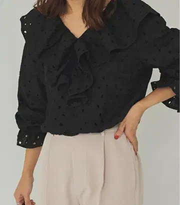 새상품 Titivate 프릴 블랙 블라우스 size L