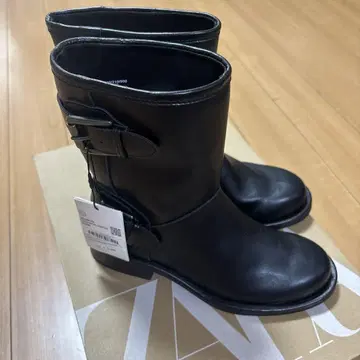 ZARA 35 블랙 가죽 엔지니어 부츠 새상품