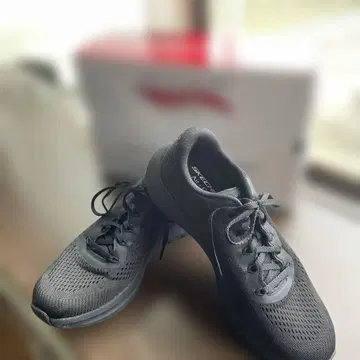 거의 새상품! 스케쳐스 25.5cm 블랙 스니커즈