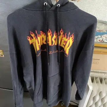 Thrasher 프레임 로고 후드티 블랙