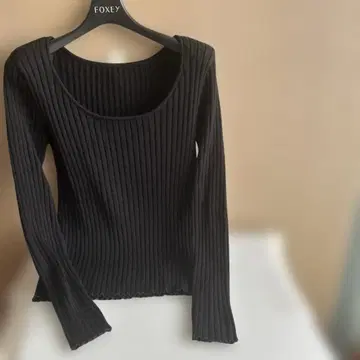 이데알루체 리브 니트 스웨터