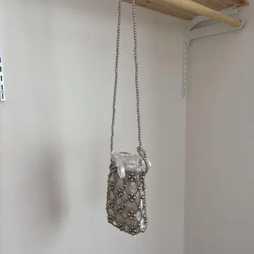 화이트 비즈 장식 숄더백