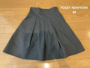 FOXEY NEW YORK 40 그레이 플레어 스커트