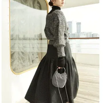 NATURAL BEAUTY BASIC 절개 형태 플레어 스커트