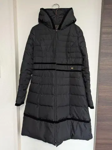 토카 TOCCA 후드 부착 다운 코트