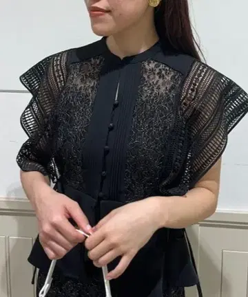 릴리 브라운 스위칭 페플럼 레이스 블라우스 블랙