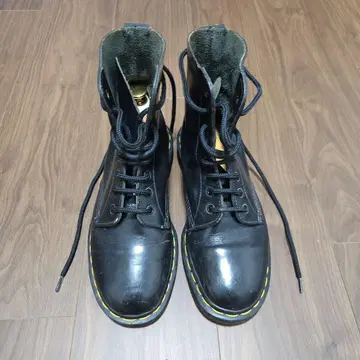 [ 귀중 ] 화이트사 Dr.Martens 23.5