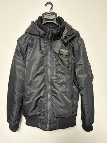ALPHA INDUSTRIES 후드 부착 블랙 점퍼