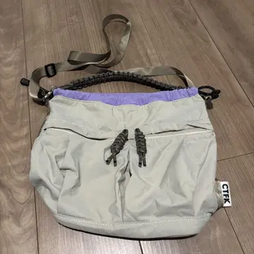 CTFK 숄더백 베이지와 보라색