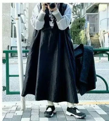 nest Robe 백 새틴 V넥 원피스
