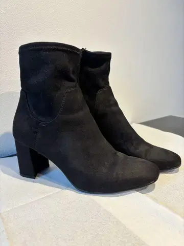 [ 미사용품 ] H&m 블랙 스웨이드 숏부츠