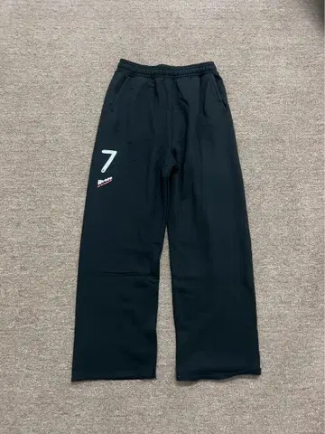 PROTOTYPES 07 CROPPED SWEATPANTS (BLACK)