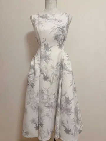 새상품급 CELFORD 스칼라넥 핏&플레어 원피스 36 FLOWER