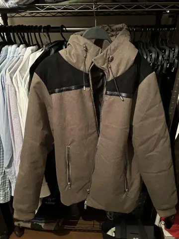 후드 부착 베이지 자켓 THE SHOP TK