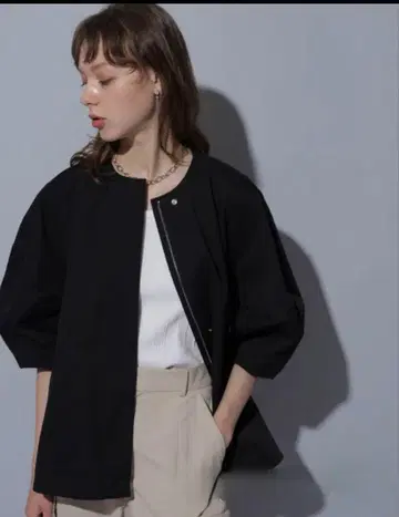 새상품급 CADUNE 카와카미 모모코 콜라보 노카라 하프 슬리브 자켓
