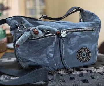 Kipling 숄더백 블루 참 포함