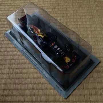 레드불 F1카 1:24 스케일 33