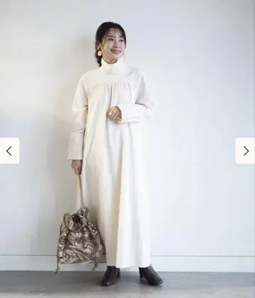 BEAMS 스탠드 개더 원피스