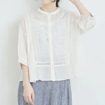 새상품급 한 번의 터치 코드 자수 블라우스 셔츠 아이보리