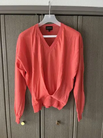 EMPORIO ARMANI 코랄 V넥 니트 42