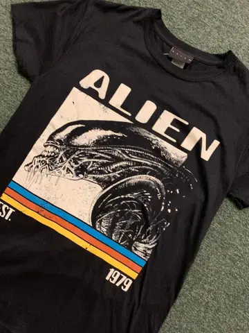 에이리언 공식 T셔츠 S 사이즈 미사용 새상품(ALIEN 1979 영화)