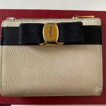 Ferragamo 리본 포함 접이식 지갑