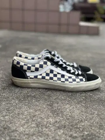 Vans 체커 패턴 스니커즈 US 9