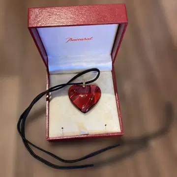 Baccarat 빨간색 하트형 목걸이 박스 포함