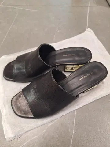 [ used ] 펄 힐 샌들 39