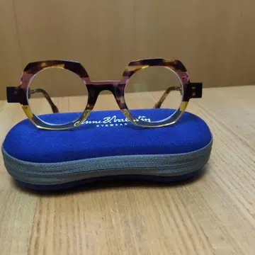 ANNE & VALENTIN HEHE 안경