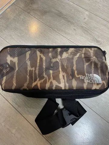 THE NORTH FACE 바디백 카모플라쥬