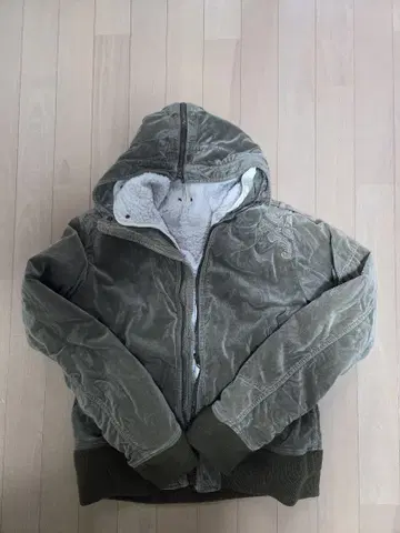 올리브 그린 플리스 후드티